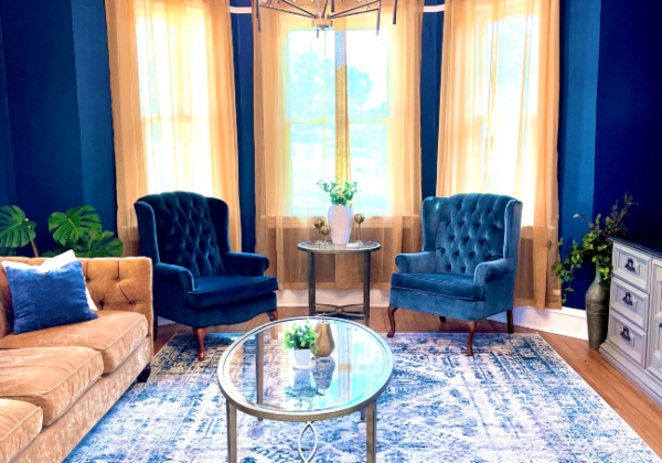 1910 Guesthaus - 2 chairs